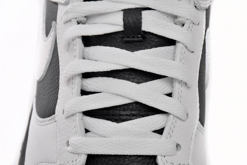 Nike Dunk Low Retro Reverse Panda