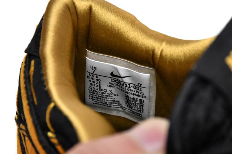 Nike Dunk Low Year of the Tiger (2022)