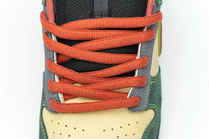 Nike Dunk SB Low Mosquito