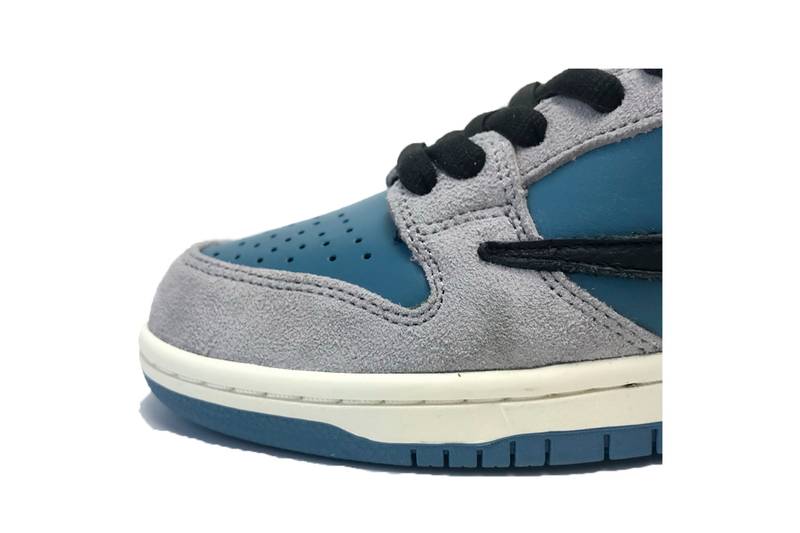 Nike Dunk SP x LowTravis Scott x PlayStation