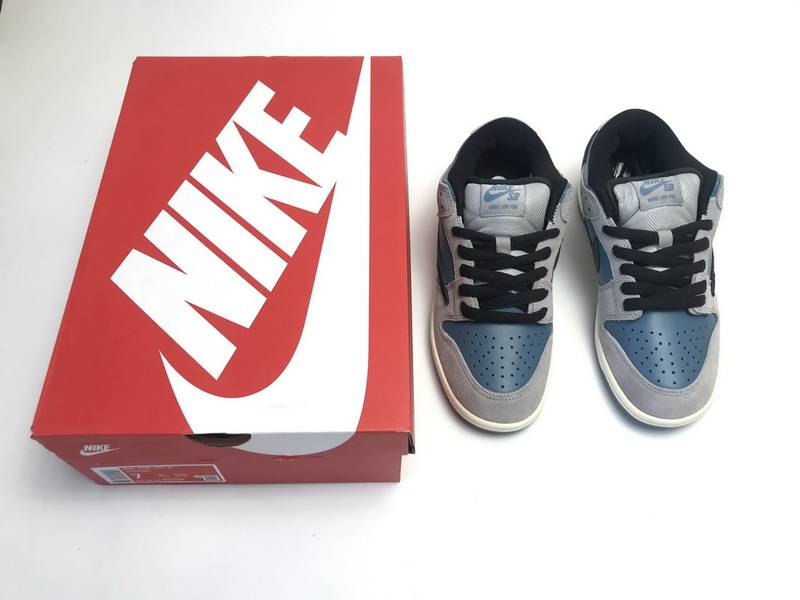 Nike Dunk SP x LowTravis Scott x PlayStation