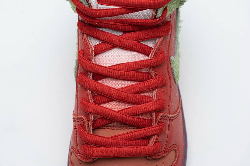 Nike SB Dunk High Strawberry Cough