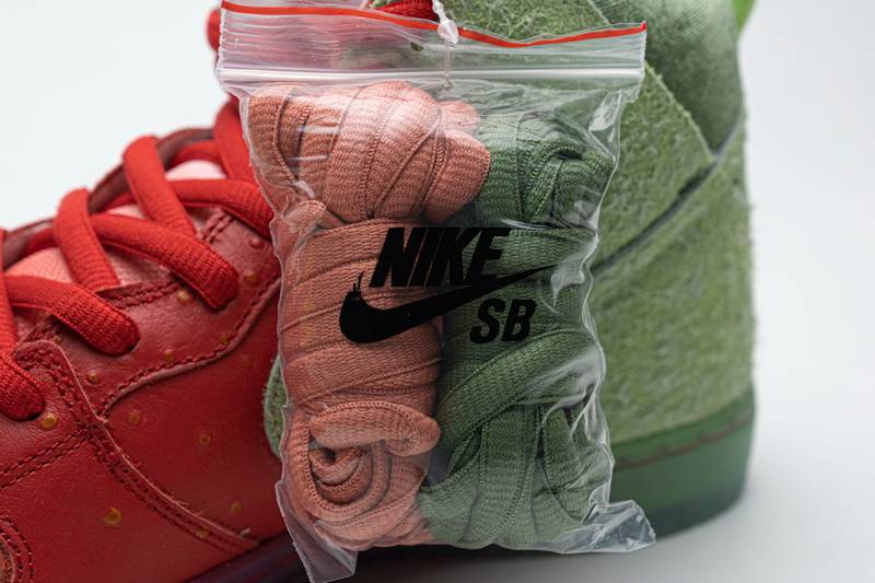 Nike SB Dunk High Strawberry Cough