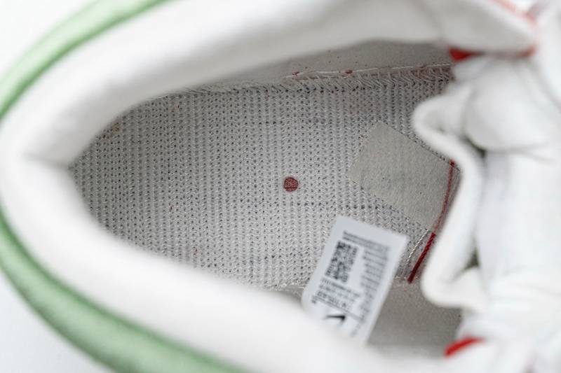 Nike SB Dunk High Strawberry Cough