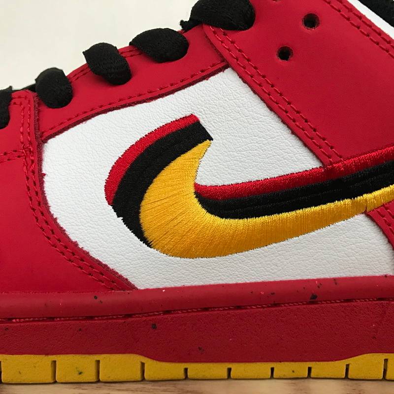 Nike SB Dunk Low Pro Vietnam 25th Anniversary