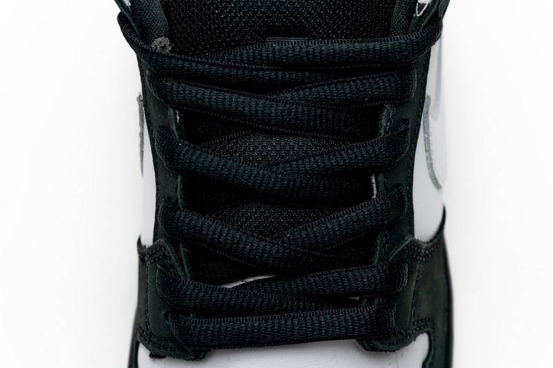 Nike SB Dunk Low Staple Panda Pigeon