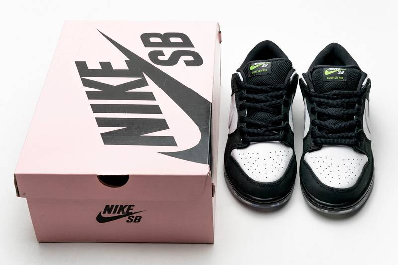 Nike SB Dunk Low Staple Panda Pigeon