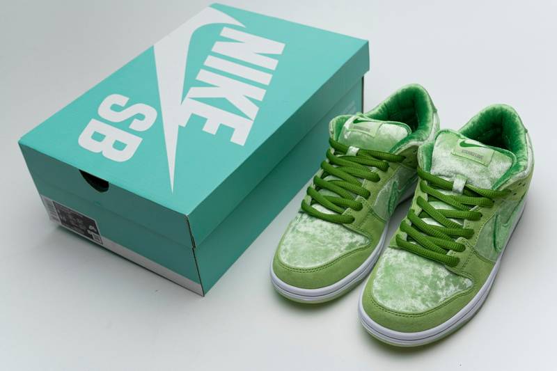 Nike SB Dunk Low Strange Love Green