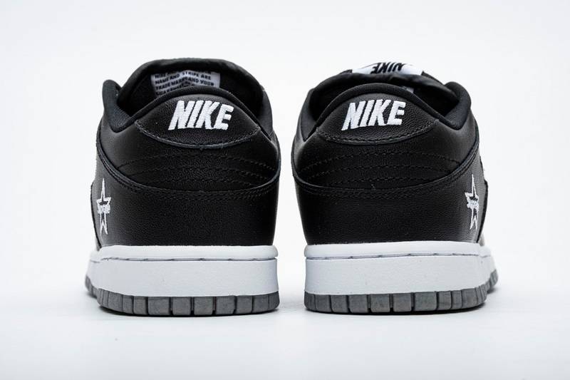 nike sb dunk low S*p*e metallic silver