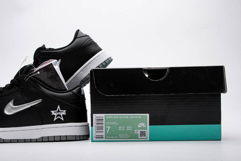 nike sb dunk low S*p*e metallic silver