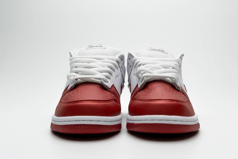 nike sb dunk low S*p*e white red