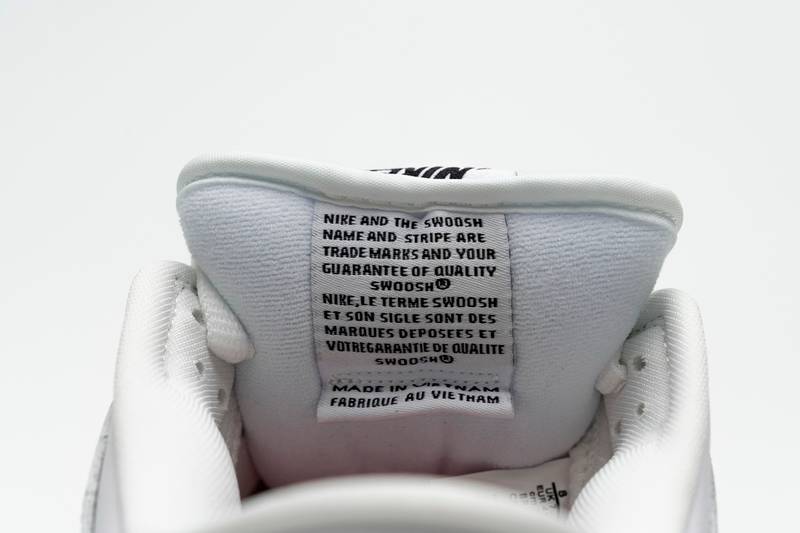 nike sb dunk low S*p*e white red