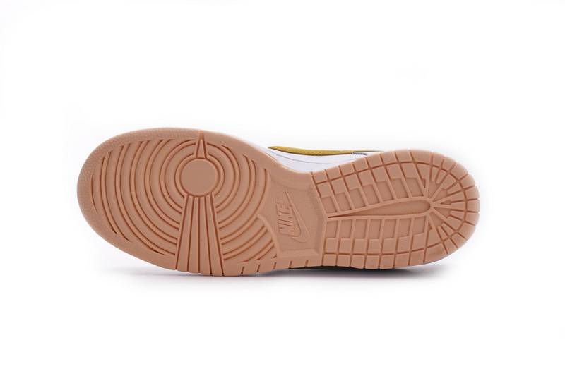 Nike SB Dunk Low Yellow Strike