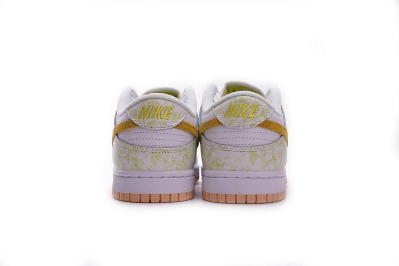 Nike SB Dunk Low Yellow Strike