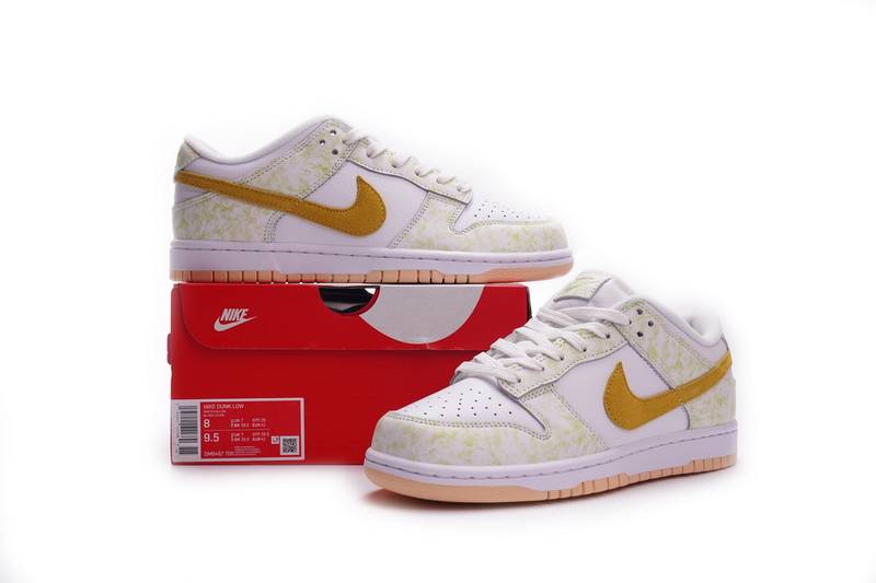 Nike SB Dunk Low Yellow Strike
