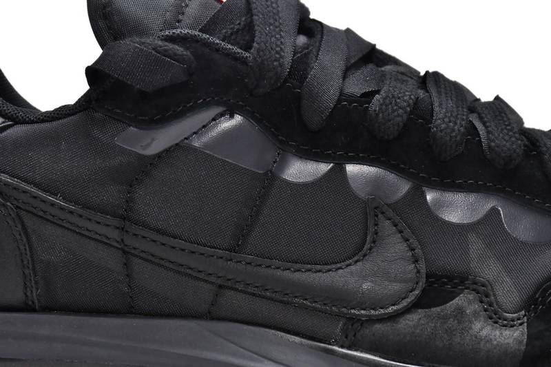 Nike Vaporwaffle sacai Black Gum