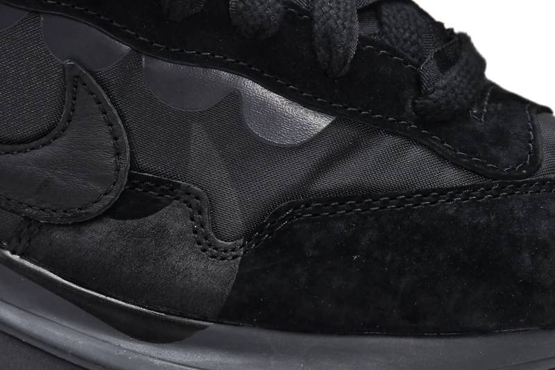 Nike Vaporwaffle sacai Black Gum
