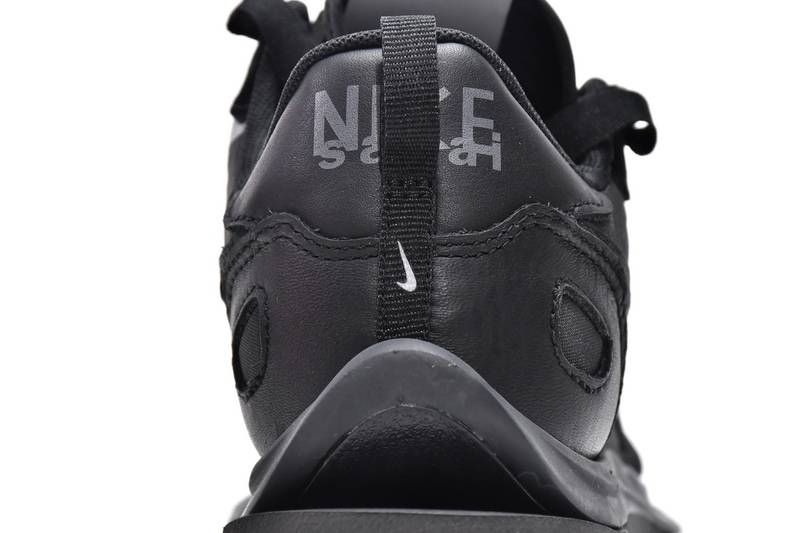 Nike Vaporwaffle sacai Black Gum