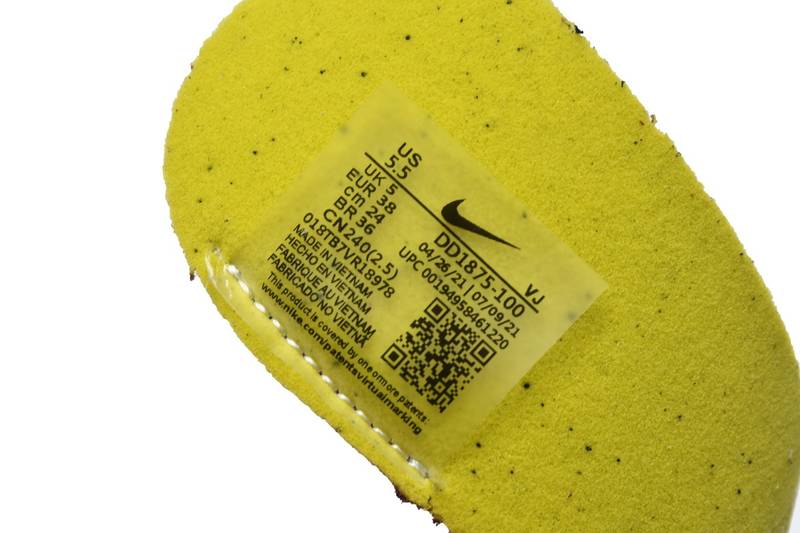 Nike Vaporwaffle sacai Sail Gum