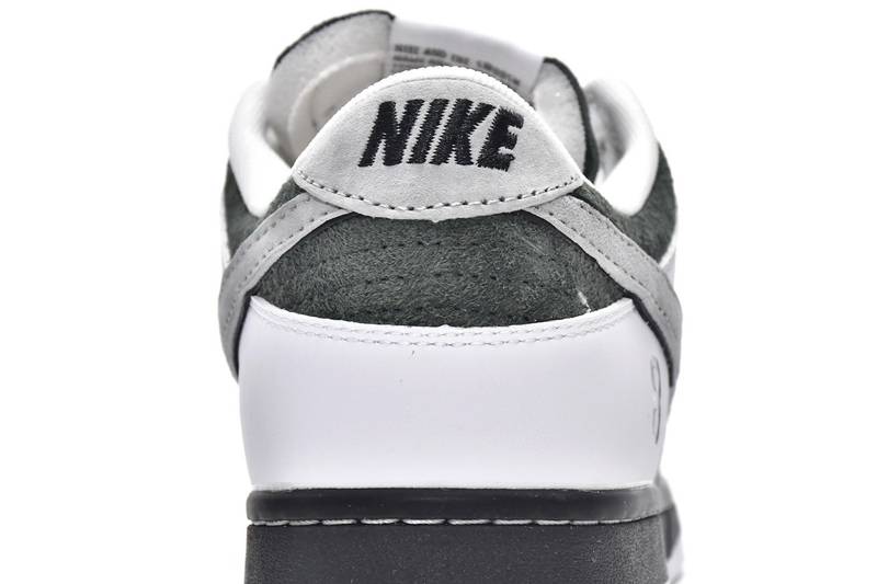 Otomo Katsuhiro x Nike SB Dunk Low Pro Kobe