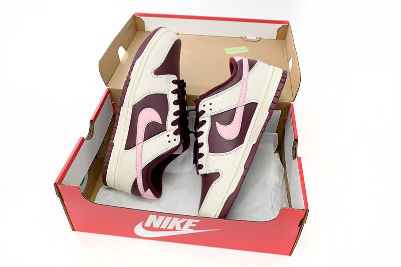 Nike Dunk Low Retro PRM Valentine’s Day (2023)