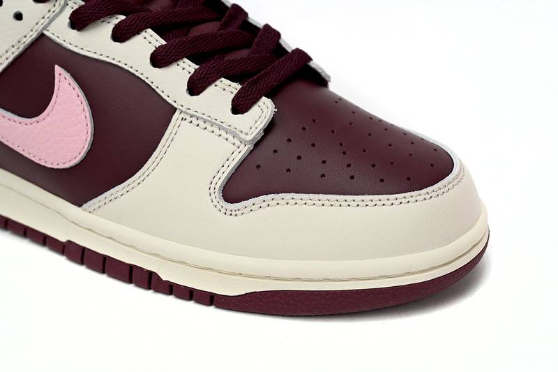 Nike Dunk Low Retro PRM Valentine’s Day (2023)