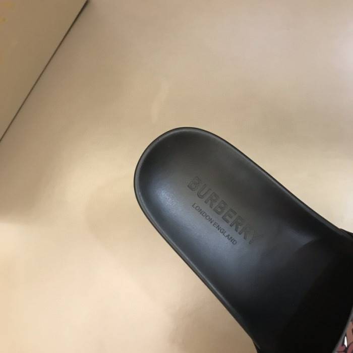 BUR_BERRY SLIPPERS