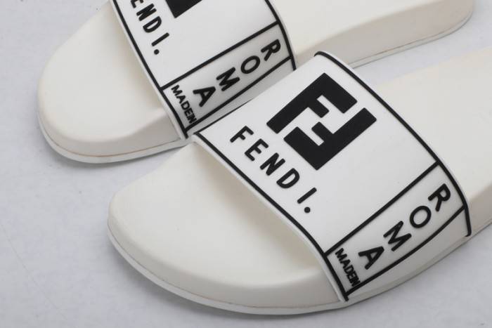 FEND1 SLIPPERS