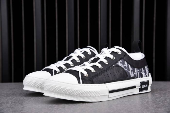 D10R B23 OBLIQUE LOW TOP SNEAKER