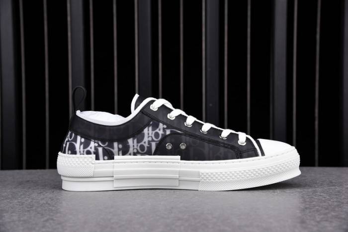 D10R B23 OBLIQUE LOW TOP SNEAKER