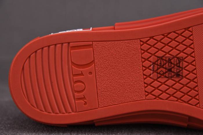 D10R B23 Oblique High Top Sneaker