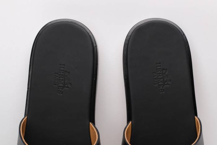 HERM*S SLIPPERS