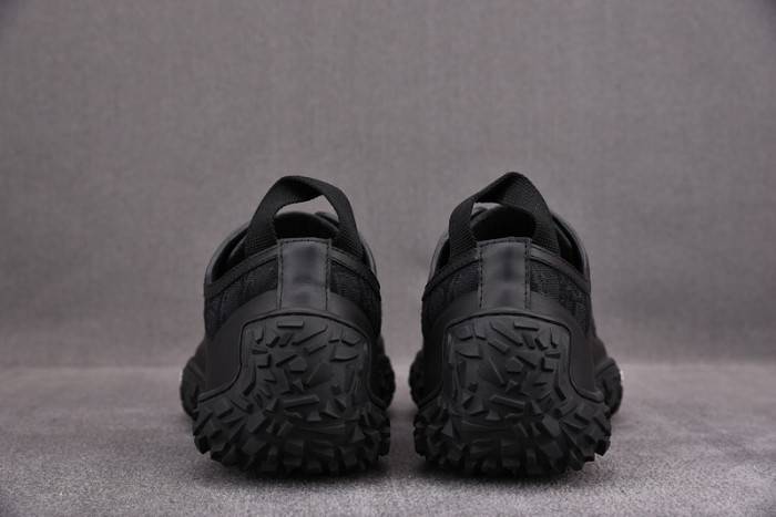 D10R B28 Oblique LOW Top Sneaker