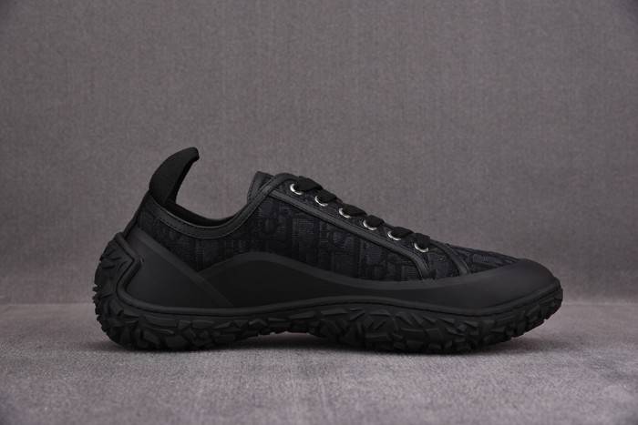 D10R B28 Oblique LOW Top Sneaker