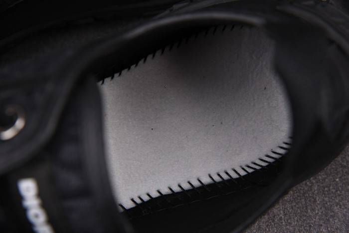 D10R B28 Oblique LOW Top Sneaker