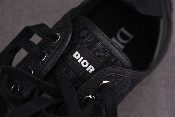 D10R B28 Oblique LOW Top Sneaker