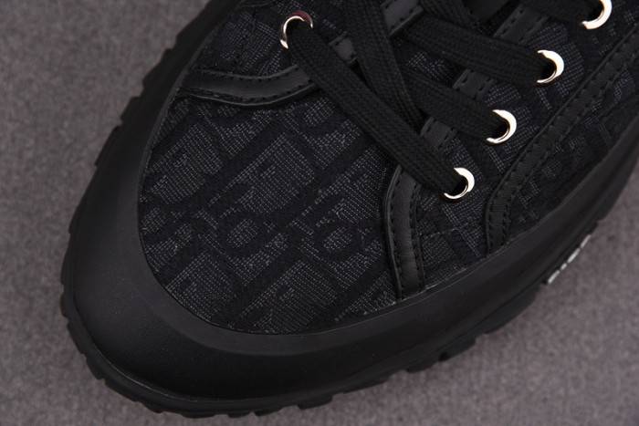 D10R B28 Oblique LOW Top Sneaker