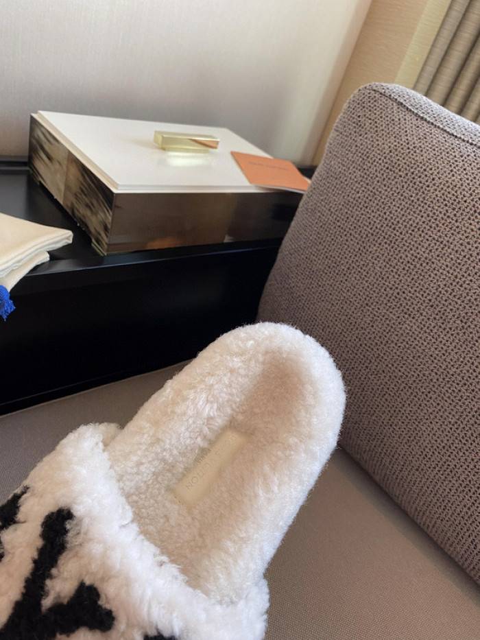 Loui Vuitto SLIPPERS