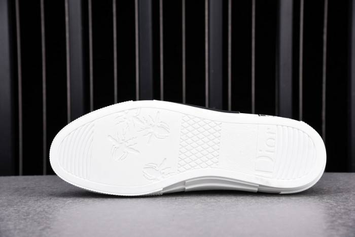 D10R B23 Oblique High Top Sneaker