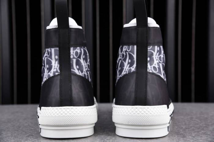 D10R B23 Oblique High Top Sneaker