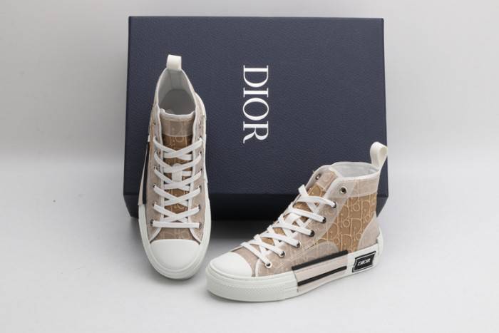 D10R B23 Oblique High Top Sneaker