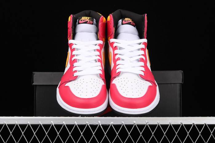 AIR Jordan 1 Retro High OG Light Fusion Red 555088-603