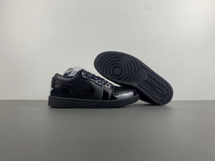 Air Jordan 1 Low “Black Croc” (W) HJ7743-010