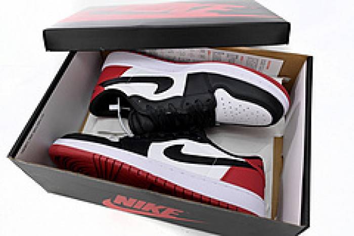 Air Jordan 1 Low OG Black Toe CZ0790-106
