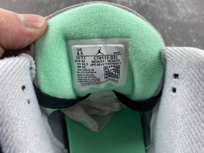 Air Jordan 3 “Green Glow CT8532-031