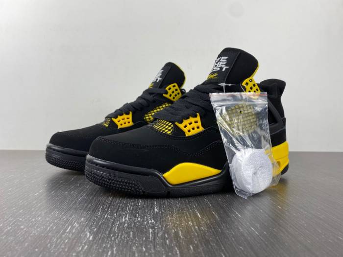 Air Jordan 4 Thunder 2023
