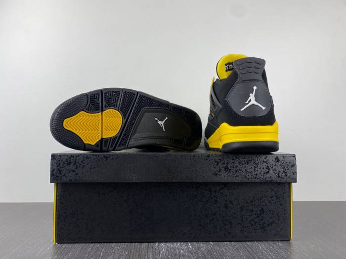 Air Jordan 4 Thunder 2023