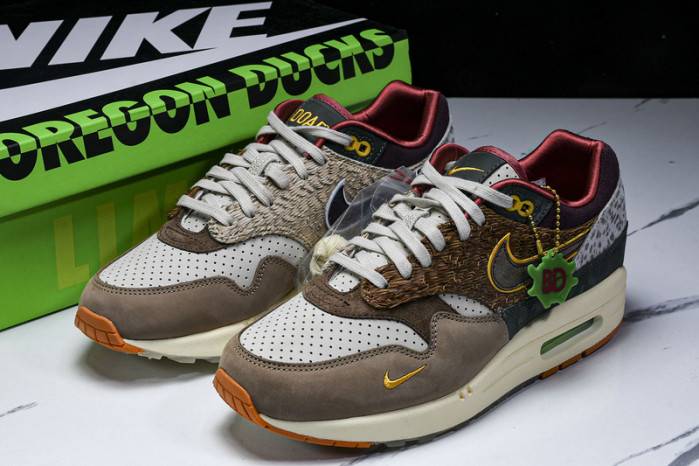 Air Max 1 ’87 Luxe University of Oregon PE 2024 HQ2639-100