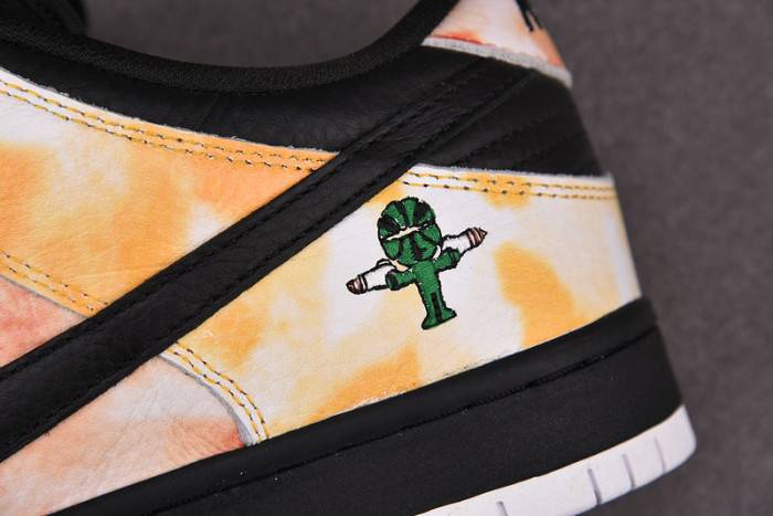 Dunk SB Low ‘Tie-Dye Raygun – Black’ – Nike – BQ6832-001