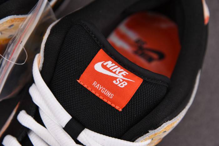 Dunk SB Low ‘Tie-Dye Raygun – Black’ – Nike – BQ6832-001